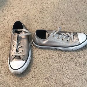 Metallic silver/ champagne Converse